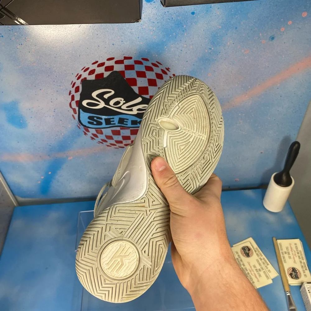 Kyrie 3 flytrap - Picture 7 of 8